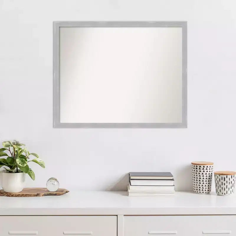 Specchio da parete stretto Grace con finitura nichel spazzolato da 30 x 24 pollici senza smussatura, cornice moderna rettangolare in polistirene